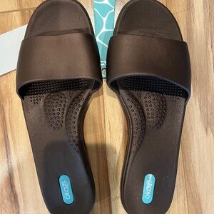 Oka-B Grace Copper Women's Slides. NWT. Size L (10-11).